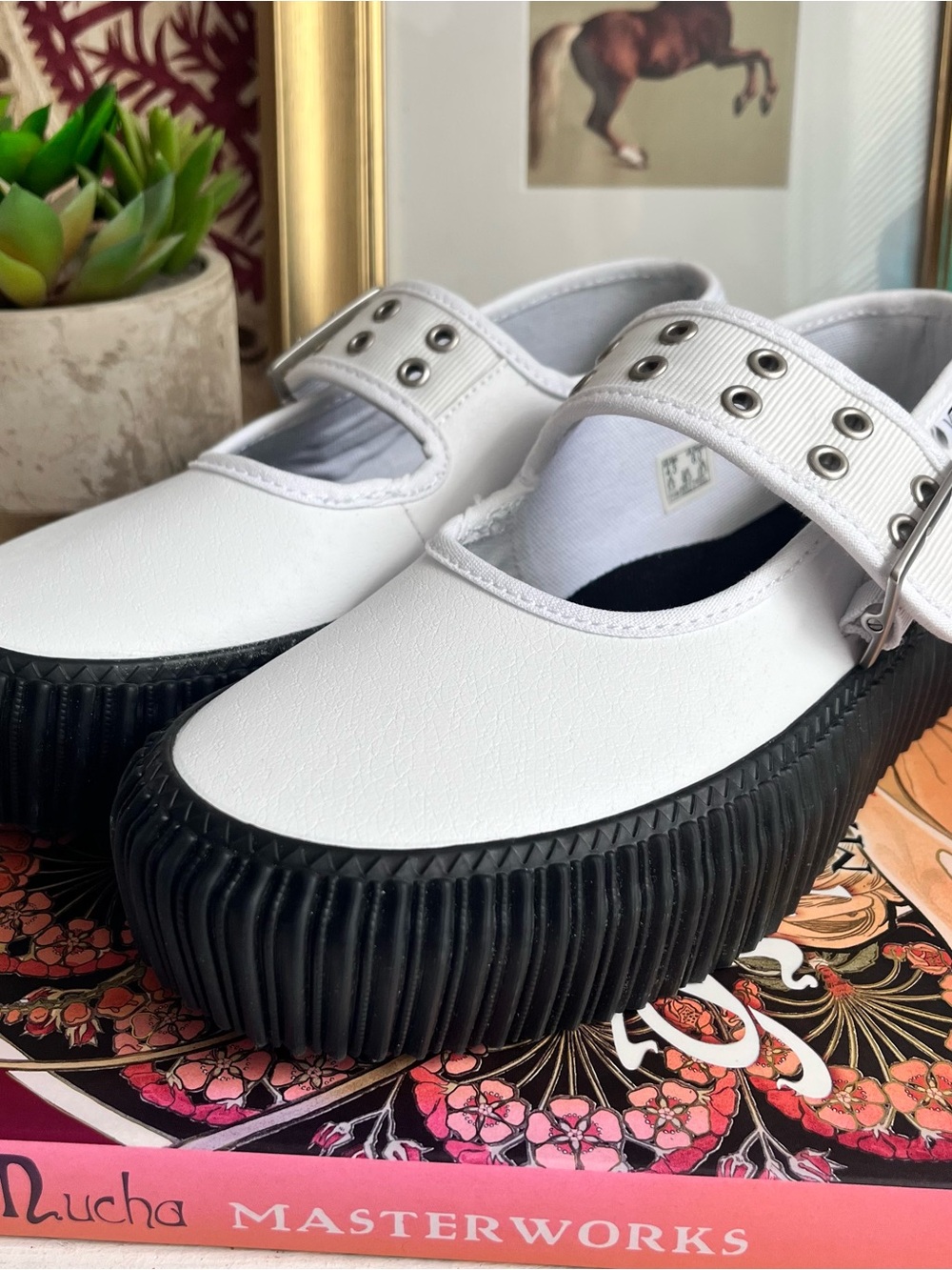 Vans women’s Mary Jane Creeper White And Black platform shoes US 6 NEW